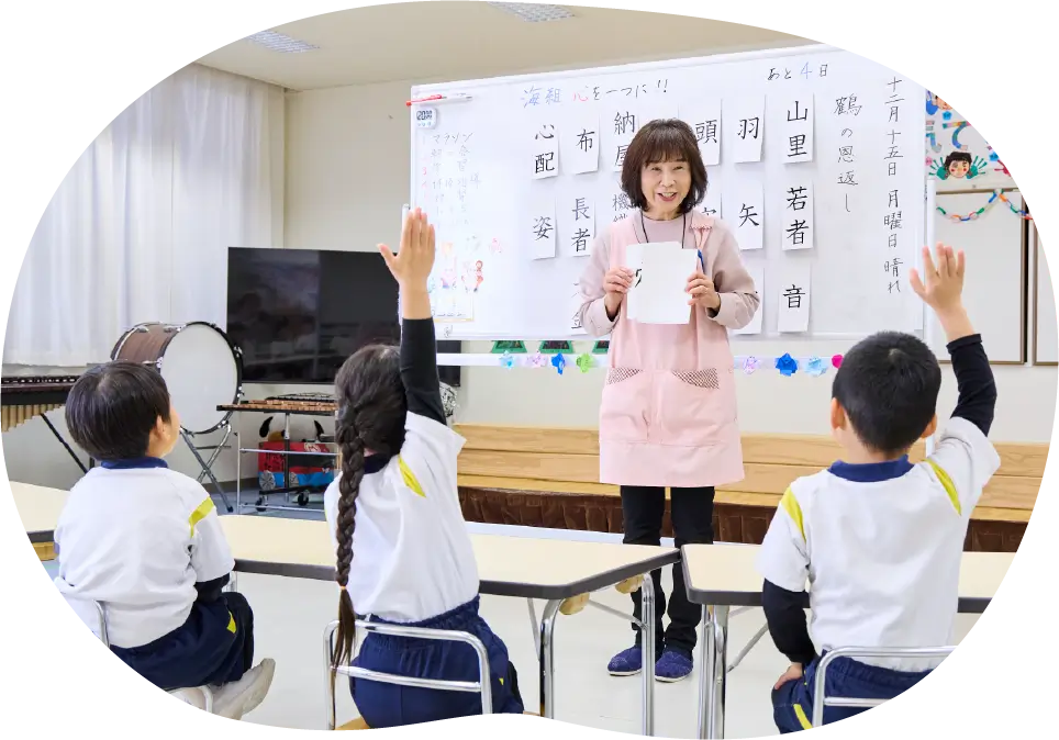 園児がお話を聞く様子